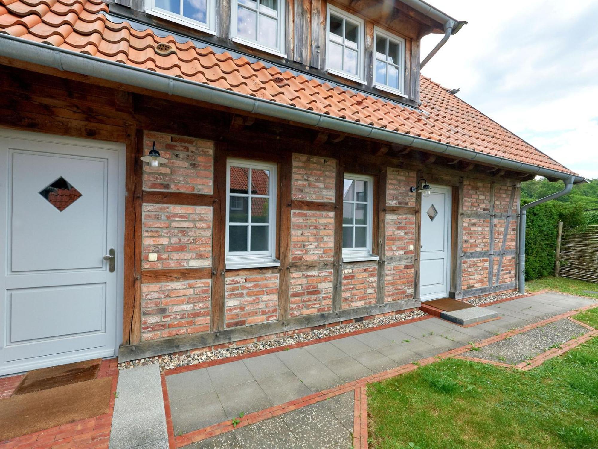 Fachwerkhäuser Seedorf F591 Haushälfte Sophie Charlott mit Kamin und Terrasse Exterior foto